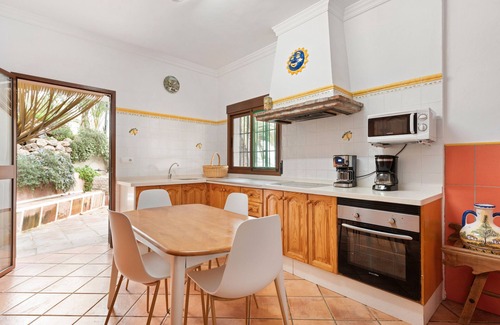 Alora House | Country House 'Casa Rural Salrima' with Mountain View, Wi-Fi and Air Conditioning