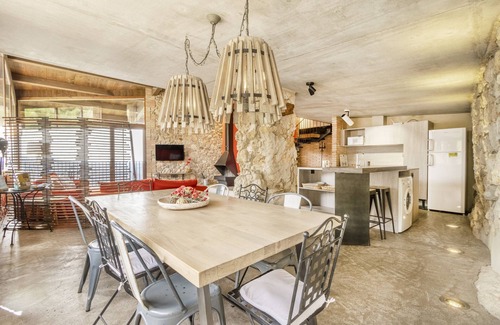 Oden House | Country House 'El Cobert De Lera' with Mountain View, Private Pool and Wi-Fi