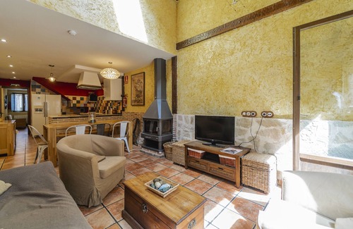 Lerma House | Country House 'El Palomar De La Cuesta' with Private Garden and Wi-Fi