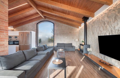 Sagas House | Country House 'El Salvans' with Mountain View, Wi-Fi and Air Conditioning