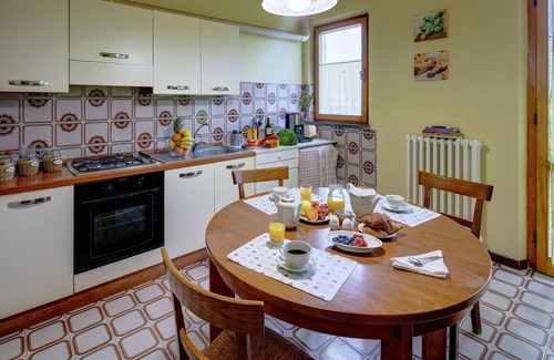 Latignano Apartment | Country house with enclosed garden 280 sqm