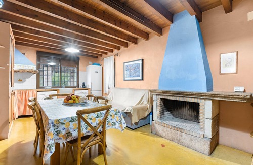Catral House | Country House 'La Carrasca - Naranja' with Shared Pool, Wi-Fi and Air Conditioning