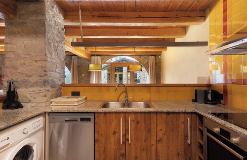 Vilada House | Country House 'La Serra' with Mountain View, Private Pool and Wi-Fi