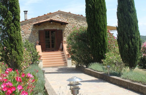 Caldana House | Country house, lovingly renovated, in the middle of an olive grove with a large panoramic pool