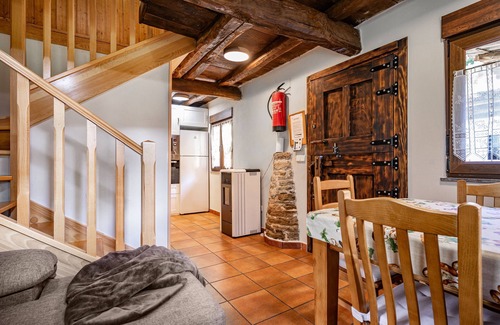 Navelgas House | Country House 'Madreselva 2' with Mountain View, Private Garden and Wi-Fi