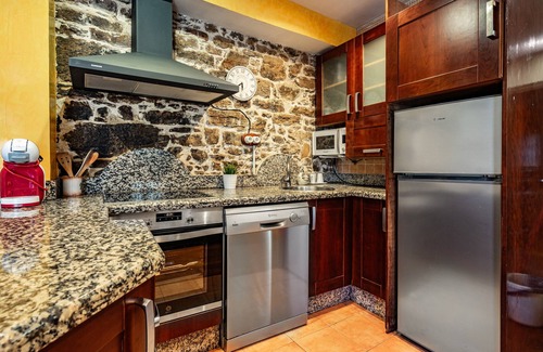 Navelgas House | Country House 'Madreselva' with Mountain View, Private Pool and Wi-Fi