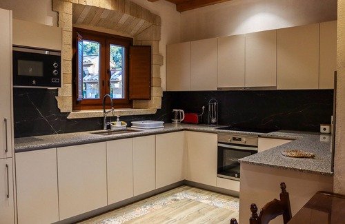 Vilademuls Villa | Country House 'Mas Manosa' with Mountain View, Wi-Fi and Air Conditioning