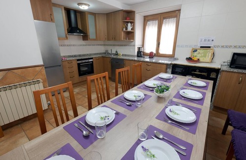 Amescoa Baja House | Country House 'Murgui' with Mountain View, Private Garden and Wi-Fi