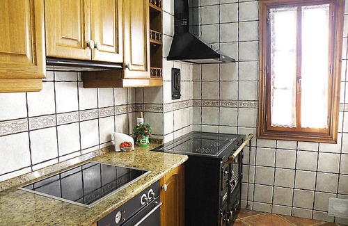 Errazu House | Country House 'Oiaraberri' with Private Garden and Wi-Fi