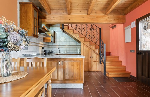 Bustiello de Paredes House | Country House 'Posada De Las Hoces - La Calea' with Mountain View, Private Garden and Wi-Fi