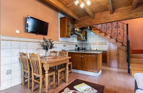 Bustiello de Paredes House | Country House 'Posada De Las Hoces - La Pradera' with Mountain View, Private Terrace and Wi-Fi