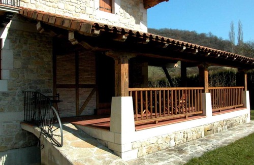 Eguaras House | Country House 'Sagastietxea L' with Private Garden