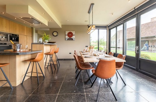 Maldegem House | Country house surrounded by nature with hot tub