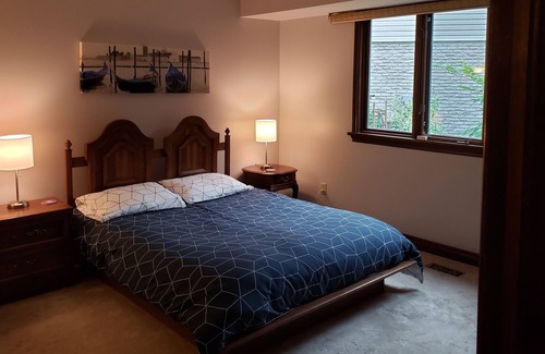 Westminster House | Country in the city! Quiet, private 3 bedroom with a hot tub!