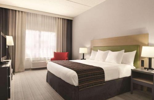 Oakdale Hotel | Country Inn & Suites by Radisson, Coralville, IA