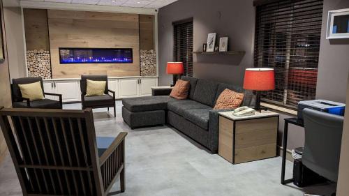 Covington Hotel | Country Inn & Suites by Radisson, Covington, LA