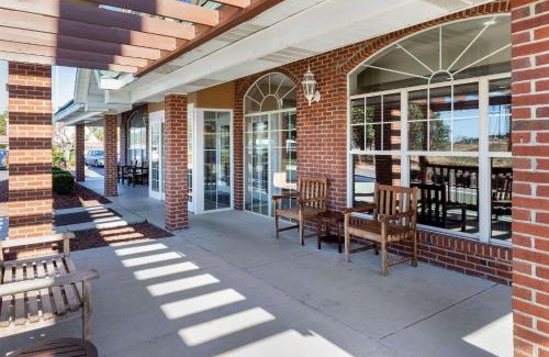 Lumberton Hotel | Country Inn & Suites by Radisson, Lumberton, NC