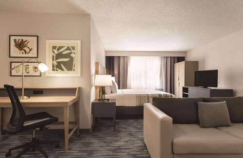 Northfield Hotel | Country Inn & Suites by Radisson, Northfield, MN