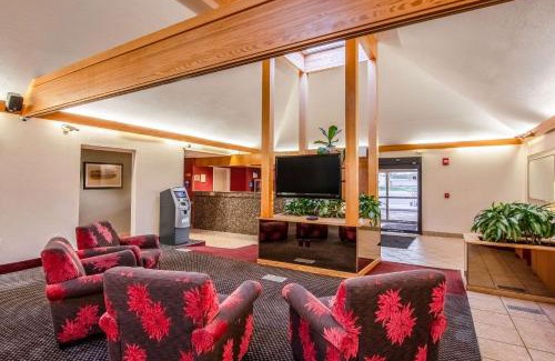 Muskegon Hotel | Country Inn & Suites by Radisson, Muskegon, MI