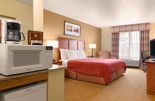 Sycamore Hotel | Country Inn & Suites by Radisson, Sycamore, IL
