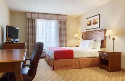 Nevada Hotel | Country Inn & Suites by Radisson, Nevada, MO