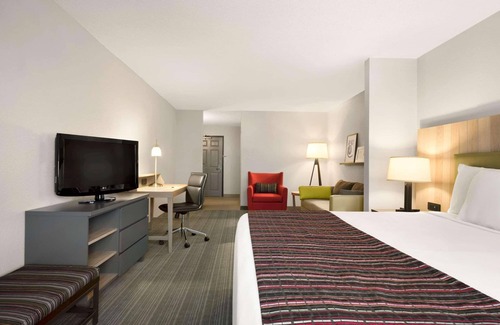 Plymouth Hotel | Country Inn & Suites by Radisson, Minneapolis West, MN