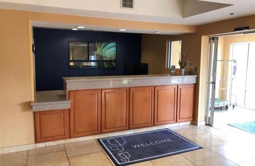 Cape Fear Hotel | Country Inn & Suites by Radisson, Fayetteville I-95, NC