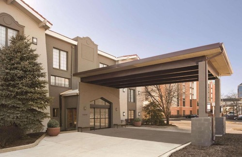 Hoffman Estates Hotel | Country Inn & Suites by Radisson, Chicago-Hoffman