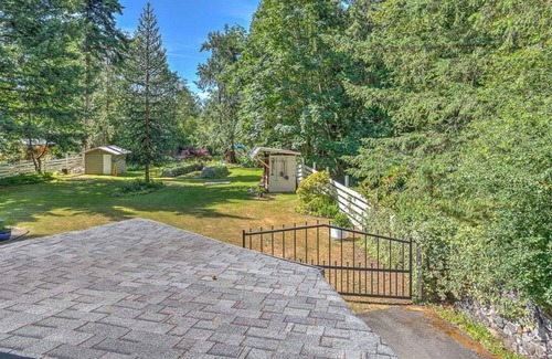 Cobble Hill House | Country Living at it's best! 3 bedroom top-floor suite.