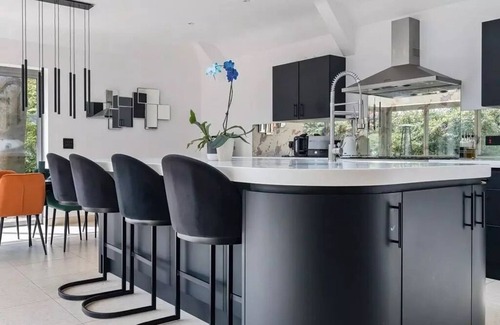 Horsham House | Country Manor in Horsham: Heated Pool and Swim Spa, Games Room, Cinema