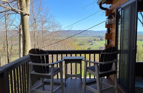 Davis Cabin | Country Mile - 43 Promised Land RoadnnCountry Mile - Hot Tub, Mountain View, Gas Fireplace, Short Drive to Two Ski Resorts & Two State Parks