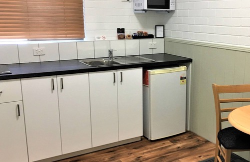 Raceview Hotel | Country Motel Ipswich