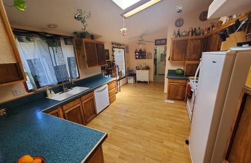 Adna House | Country, Mountains, Ocean, Oh My! Pet Friendly!