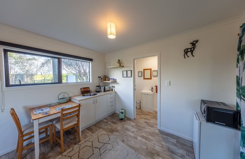 Onerahi Apartment | Country Nirvana: The place of perfect peace and happiness. A slice of heaven!