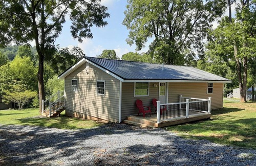 Natural Bridge House | Country Retreat by Caverns, Natural Bridge, Zoo Safari, VMI, W&L, Blue Ridge PKW