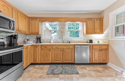 Mills River House | Country Setting. City Convenience. Hot Tub