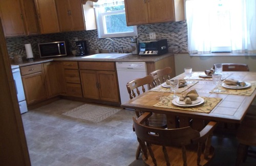 Zanesville House | Country Setting Family-Sized House Minutes from Entertainment and Amenities