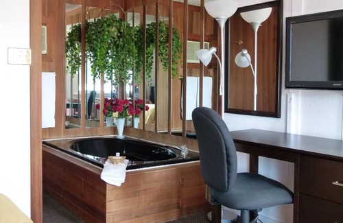 Arnprior Hotel | Country Squire Motel