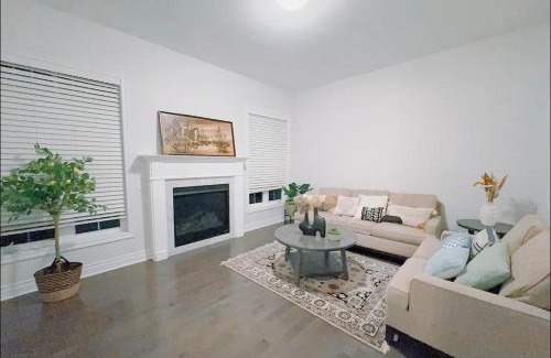 Georgetown House | Country-Style King BR-Close to 401, Go Train, Mall