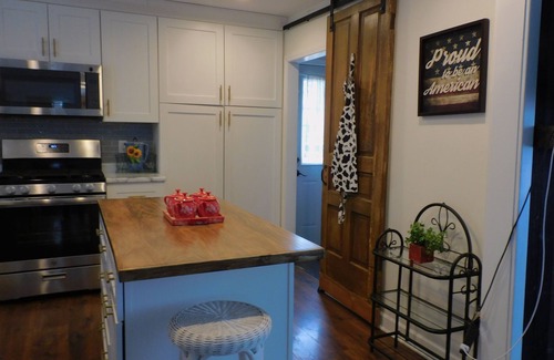 Twin Lakes House | Country Thunder 3.5 miles Lovely 2 BR home Twin Lakes SKI golf boat dogs