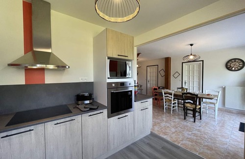 Saligny-sur-Roudon Cottage | Countryside Retreat with Private Terrace, WiFi, and Comfort Amenities