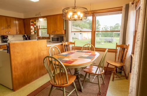 Balsam Lake House | Countryside gem right by the lake!