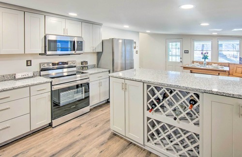 Green Point House | Countryside Home w/ Fire Pit - Steps to Lake!