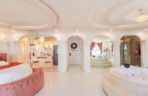 District 7 Apartment | Couple Retreats - Luxurious & Romantic Apartment