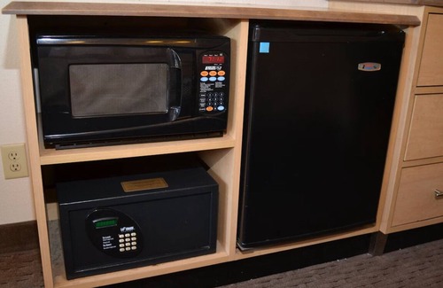 North San Antonio - SAT Hotel | Couple Stay: Room with Free Coffee & Welcoming Pet