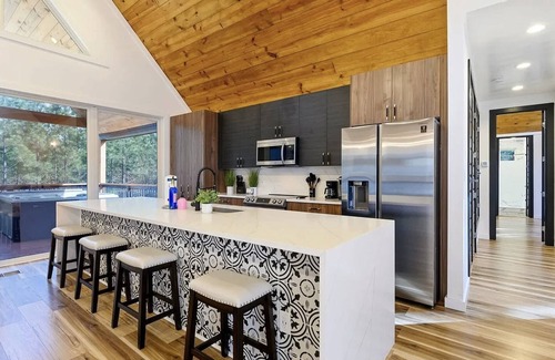 Broken Bow Cabin | Couples - Family - Games - Hot tub - Sauna