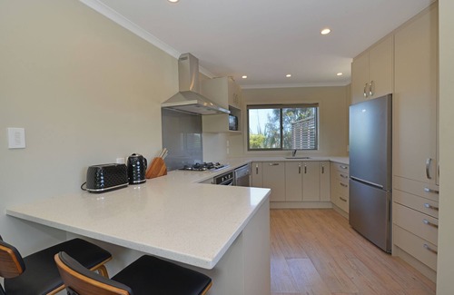 Raumati South House | Couples Getaway At The Beach