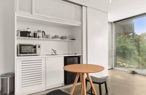 McCrae House | Couples Hillside Retreat