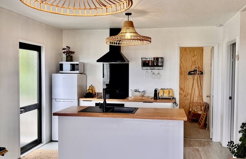 Aongatete Apartment | Couples Retreat with spectacular views and spa.