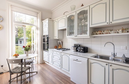 Wimbledon Apartment | Courtside Charms, by Veeve